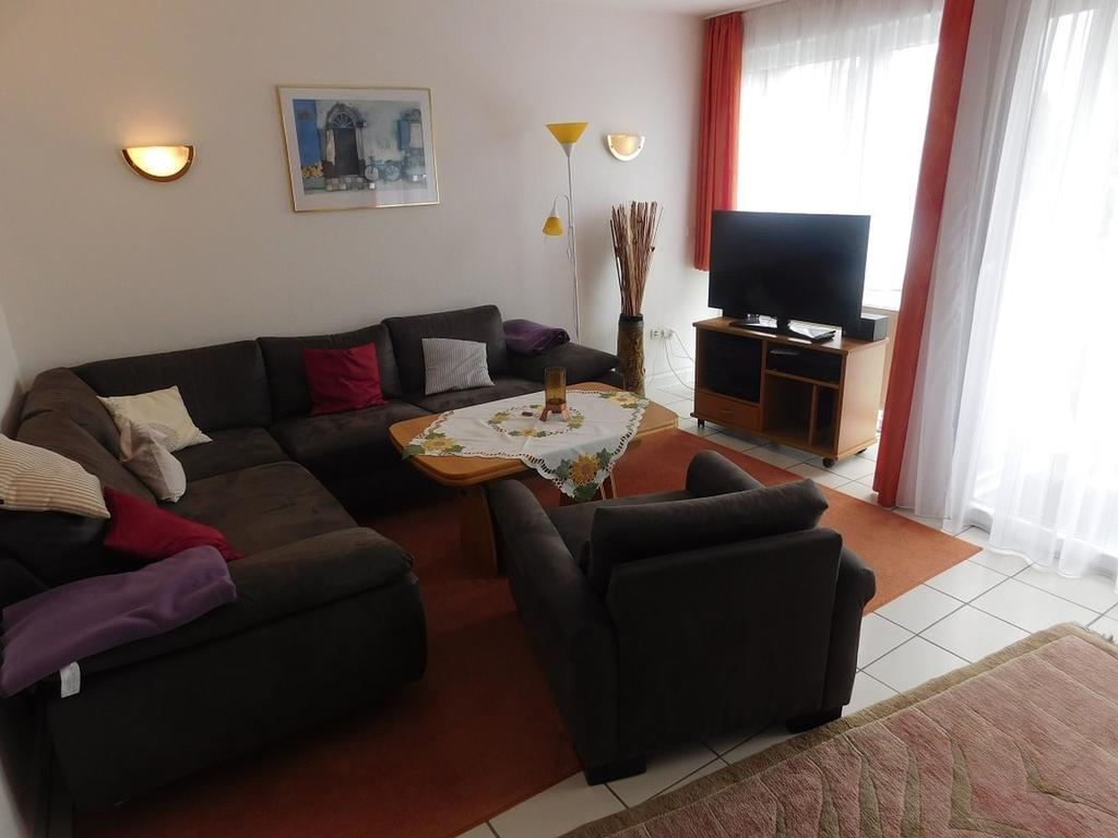 Ferienwohnung Kapitein Hooksiel Exterior photo